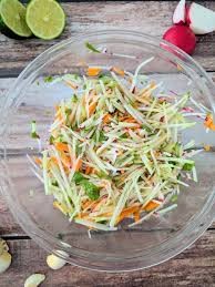 Hanlie se wortelslaai met sesame en heuning sous: